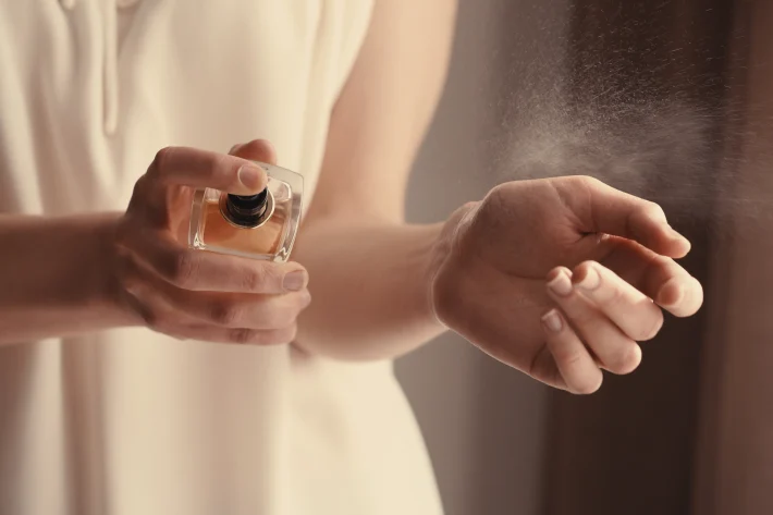 Quais os perfumes mais refrescantes? Conheça 4 opções para presentear mulheres