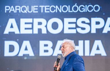 Lula participa de cerimônia de assinatura do acordo de parceria para a implantação do Parque Tecnológico Aeroespacial da Bahia