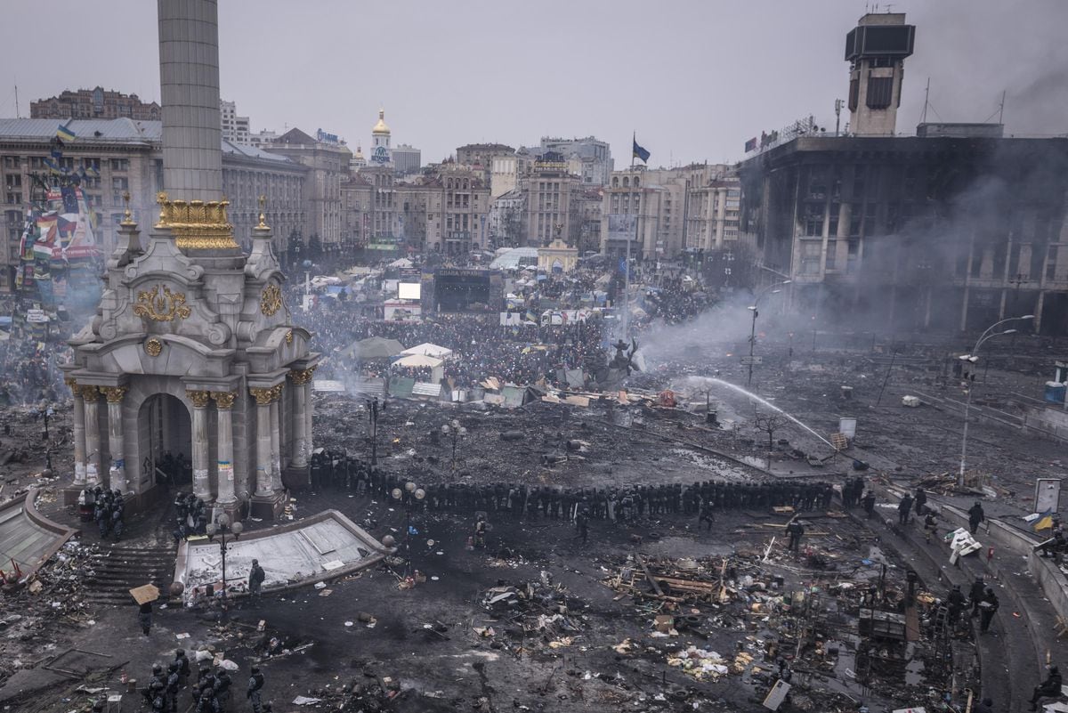 Imagem de 2014 mostra praça da Independência, em Kiev, durante o levante popular contra o governo apoiado pela Rússia