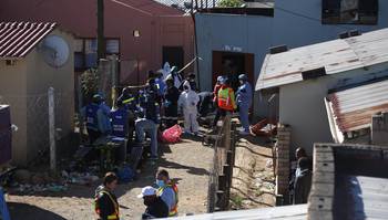 Pelo menos 22 corpos são encontrados dentro de boate sul-africana