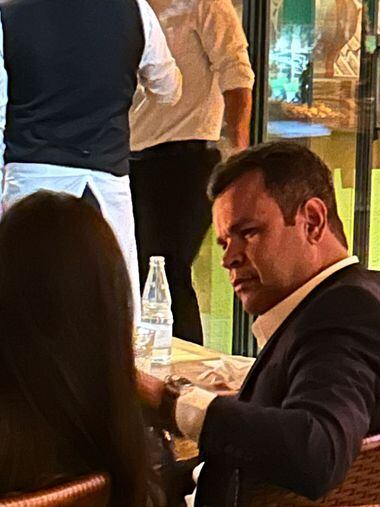 Ex-assessor de Lira e alvo de operação da PF, Luciano Cavalcante tem jantar romântico em restaurante que atraiu outros políticos na mesma noite.