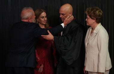 Os ex-presidentes Lula e Dilma estiveram na posse do ministro Alexandre de Moraes no TSE