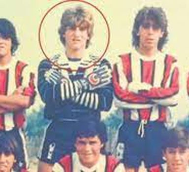 Javier Milei, quando foi goleiro pelo Chacarita Juniors