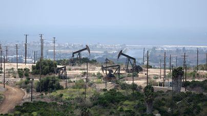 Exploração de petróleo em Los Angeles, na Califórnia