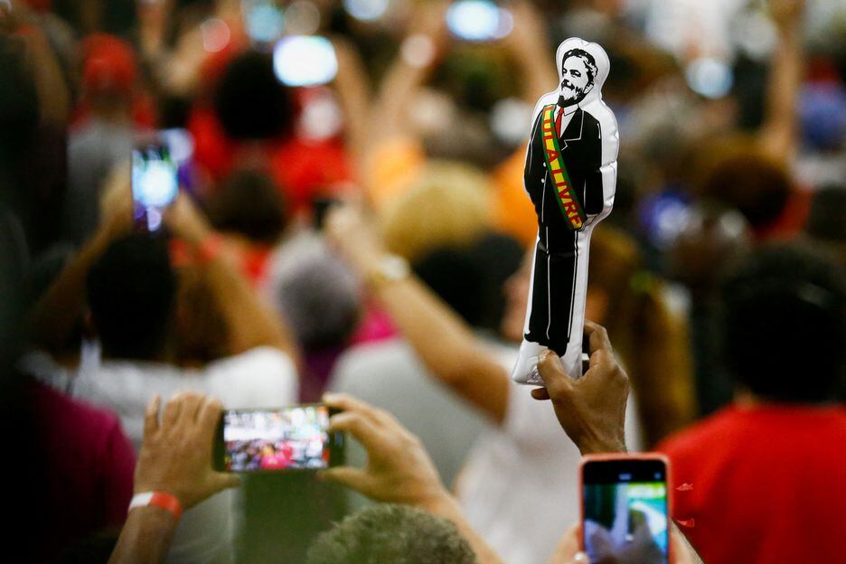 O ex-presidente Lula armou em torno de sua imagem internacional o que pode estar sendo o maior embuste da história política deste País. 