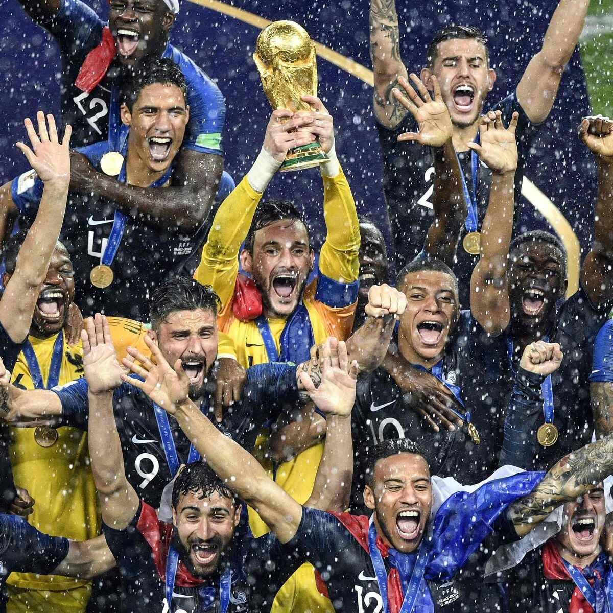 Campeão, francês Hugo Lloris é o quarto goleiro a levantar a taça da Copa -  15/07/2018 - Esporte - Folha