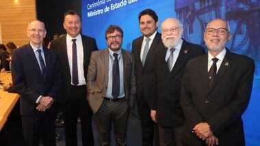Fernando Fialho (o segundo da esquerda para a direita) participou da cerimônia de apresentação de Juscelino Filho no Ministério das Comunicações