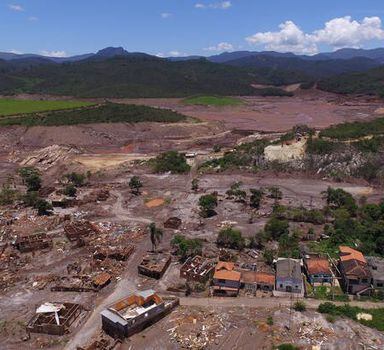 Lama de barragem destruiu distrito em Mariana(MG)