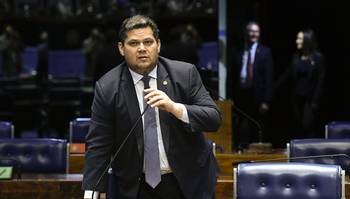 Centrão quer acelerar aprovação de PEC que permite a parlamentar ocupar embaixada sem deixar mandato