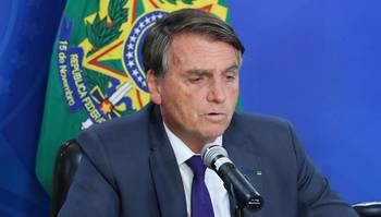 Bolsonaro defende ‘leis duras’ a assassinos após foto de Michelle com mulher de Guilherme de Pádua