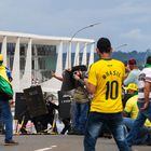 Manifestantes golpistas invadiram a Praça dos Três Poderes, em Brasília, no dia 8 de janeiro de 2023