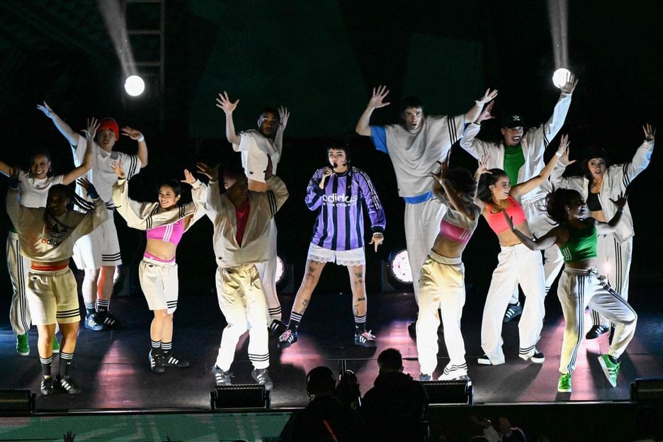 A cantora Benee canta a música “Do It Again”, tema oficial da Copa do Mundo Feminina de 2023.