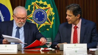 Dificuldades para o ministro Fernando Haddad emplacar a pauta econômica repercutem pouco em um mercado que vê com alívio que Lula continua mais pragmático do que se poderia imaginar na área