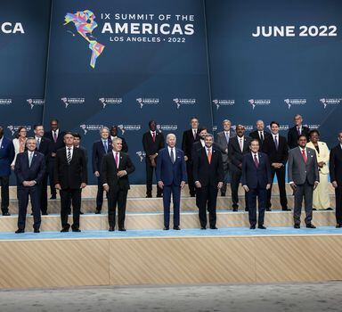 LOS ANGELES, CALIFORNIA - JUNE 10: U.S. President Joe Biden gestures as he poses for a group photo with leaders of the IX Summit of the Americas at the LA Convention Center on June 10, 2022 in Los Angeles, California. For the past few days leaders from North and South America have held meetings at the summit to discuss issues such as trade and migration. The United States hosted the summit for the first time since 1994, when it took place in Miami.   Anna Moneymaker/Getty Images/AFP
== FOR NEWSPAPERS, INTERNET, TELCOS & TELEVISION USE ONLY ==