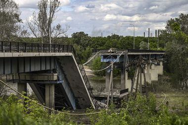 Ponte que liga a cidade de Lisichans'k com a cidade de Severodonetsk, na região leste ucraniana de Donbas, foi derrubada no 88º dia da invasão russa da Ucrânia
