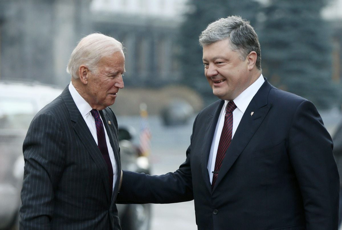 Encontro do então vice-presidente dos EUA, Joe Biden, e do então presidente da Ucrania, Petro Poroshenko, em imagem de 2017