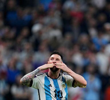 Vovó Argentina viraliza nas redes ao comemorar vitórias da Seleção - Estadão