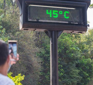 Calor bateu recorde do ano na capital na sexta-feirae termômetros no Parque da Aclimação registraram temperaturas acima dos 40 ºC