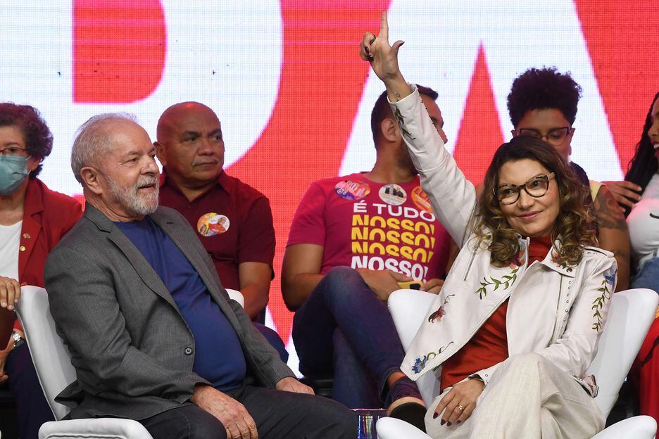 A socióloga Janja, mulher de Lula, vai acompanhá-lo na entrevista ao Jornal Nacional (Photo by EVARISTO SA / AFP)