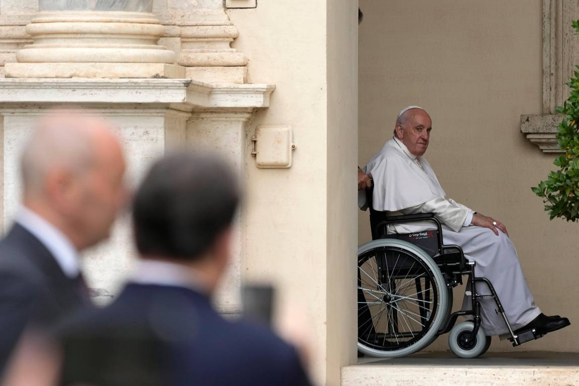 Papa Francisco: mais lento pelo envelhecimento, pontífice encontra lições na fragilidade