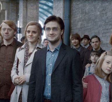 Harry Potter e seus amigos, 19 anos mais velhos, em cena do filme 'Harry Potter e as Relíquias da Morte: Parte 2'