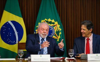 Lula e Haddad durante reunião ministerial no início de março. Adiamentos do anúncio da nova âncora fiscal frustraram mercado