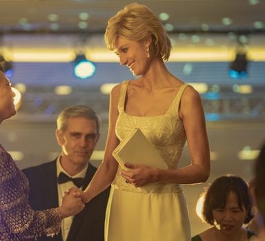 Elizabeth Debicki interpretando Princesa Diana em 'The Crown'