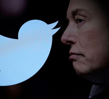 FILE PHOTO: Twitter logo and a photo of Elon Musk are displayed through magnifier in this illustration taken October 27, 2022. REUTERS/Dado Ruvic/Illustration/File Photo