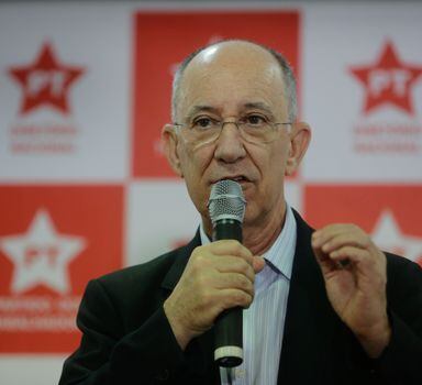 O presidente nacional do PT, Rui Falcão, na sede do partido em São Paulo