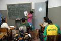 5 em cada 10 adultos brasileiros não frequentaram escola além do ensino fundamental, diz IBGE