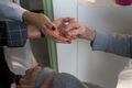 Alzheimer: Tratamento testado em camundongos reverte dano aos neurônios, diz estudo experimental