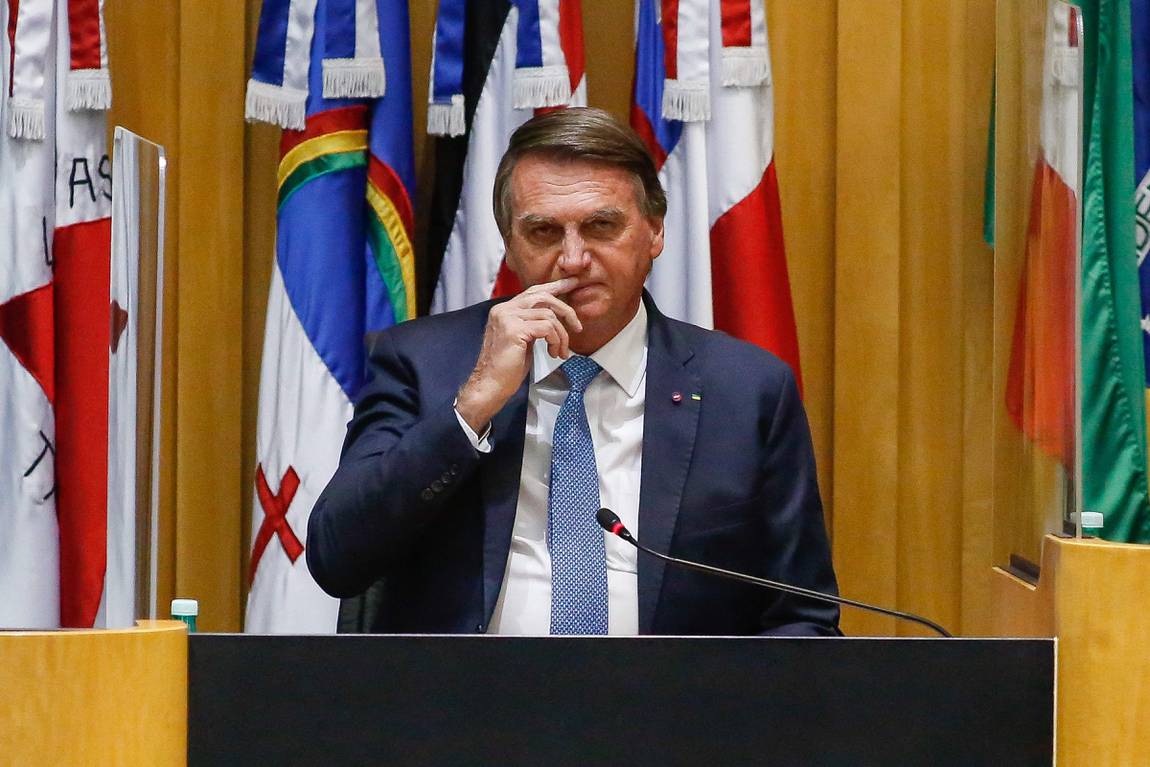Bolsonaro debocha de presença de observadores internacionais nas eleições brasileiras