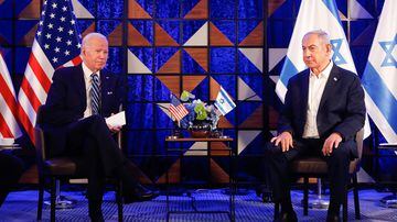O presidente dos EUA, Joe Biden, e o premiê de Israel, Binyamin Netanyahu, em Tel-Aviv em 18 de outubro de 2023