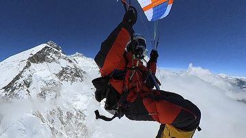Pierre Carter obteve autorização para saltar de ponto próximo do topo do Everest. Foto: Pierre Carter / AFP
