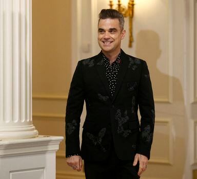 O pop star Robbie Williams