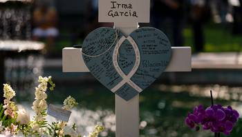 Marido de uma das professoras mortas em massacre no Texas morre do coração dois dias depois