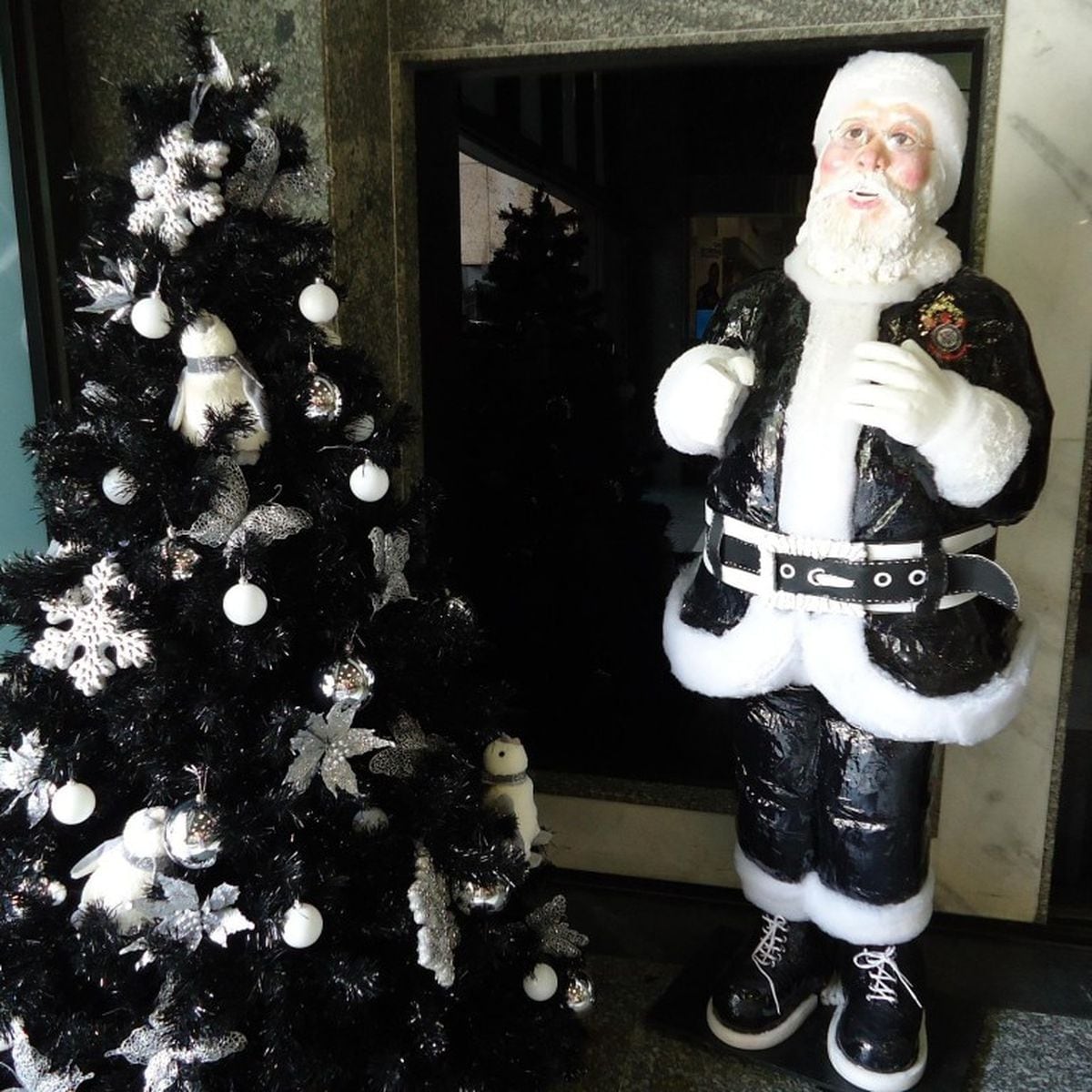 Natal corintiano tem até árvores em preto e branco - Estadão