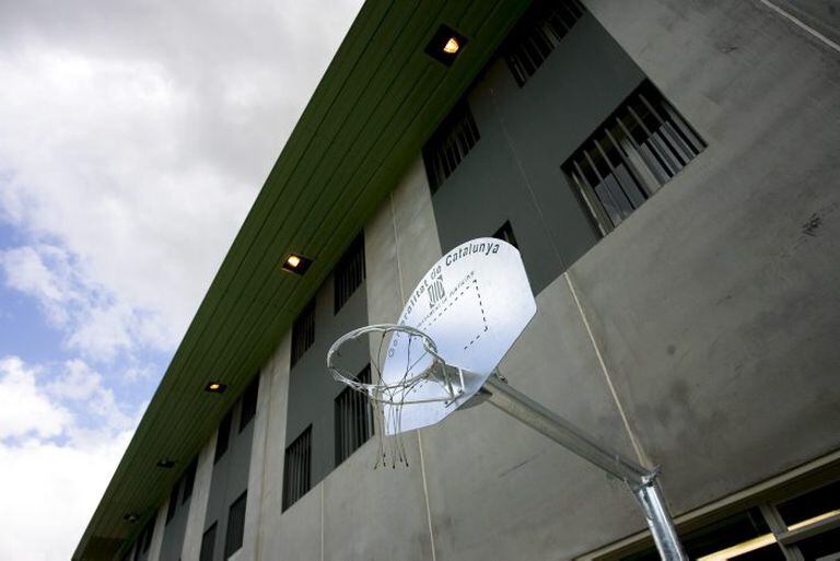 Pátio do centro penitenciário de Brian 2 conta com quadra de esportes - Foto: Reprodução