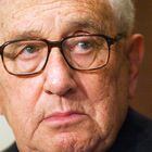 FILE - Former Secretary of State Henry Kissinger is seen during a meeting with President Vladimir Putin in the Novo-Ogaryovo residence outside Moscow, June 6, 2006. Kissinger, the diplomat with the thick glasses and gravelly voice who dominated foreign policy as the United States extricated itself from Vietnam and broke down barriers with China, died Wednesday, Nov. 29, 2023. He was 100. (AP Photo/Sergey Ponomarev, File). Foto: AP Photo/Sergey Ponomarev, Arquivo
