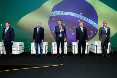 O presidente Jair Bolsonaro participa de evento da Associação Paulista de Supermercados (Apas), com o ministro Paulo Guedes (à direita) e o ex-ministro e pré-candidato Tarcísio de Freitas (na ponta à esquerda).

