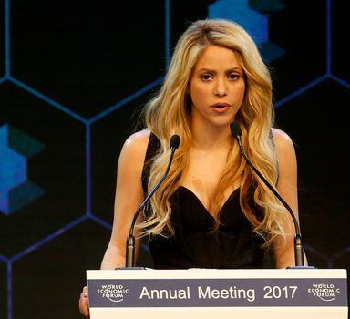 A cantora colombianaShakira discursaao receber prêmio durante do Fórum de Davos