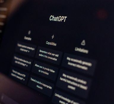 O ChatGPT é um robô de bate-papo gratuito capaz de produzir texto e trazer informações sobre diversos assuntos.