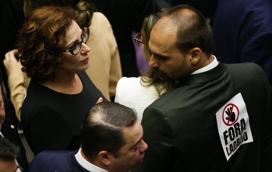  A deputada, Carla Zambelli (PL-SP) e o deputado Eduardo Bolsonaro (PL-RJ) durante posse na Câmara 