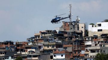 Moradores da Maré denunciaram que a operação na comunidade, auge da ofensiva policial nos primeiros dias de maio, incluiu disparos feitos a partir do helicóptero que sobrevoou o complexo. Foto: Fábio Motta / Estadão