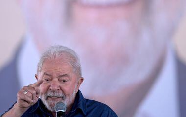 Lula durante ato político em Contagem (MG); ex-presidente é pré-candidato ao Planalto em chapa com o ex-governador Geraldo Alckmin (PSB) 