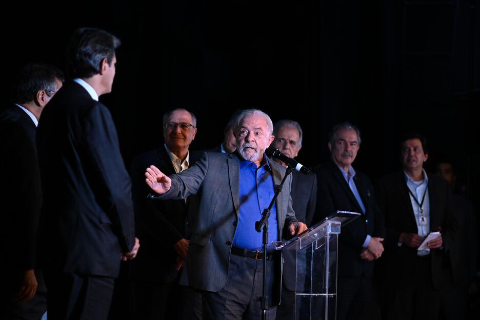 Lula e Alckmin durante anúncio dos primeiros ministros do novo governo, na sexta-feira.