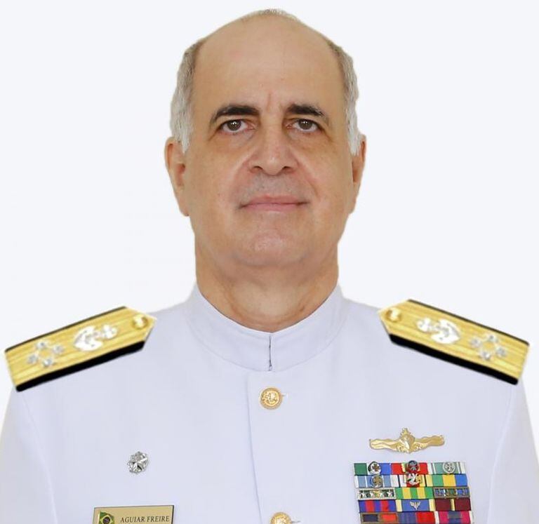 O nome do almirante Aguiar Freire é cotado para a liderança da Marinha. 