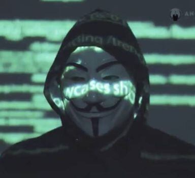 O grupo hacker Anonymous declarou que está “oficialmente em guerra cibernética contra o governo russo”.
