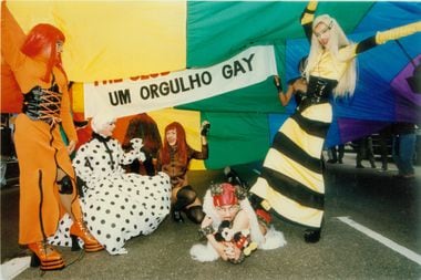 Parada do Orgulho LGBT+: como foi a 1ª edição do evento em SP, contada por  quem estava lá, em 1997 - Estadão