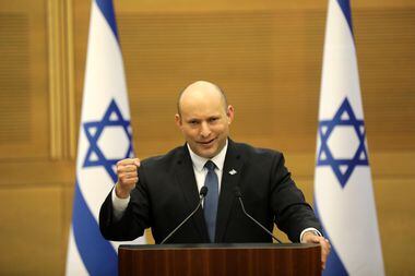 Primeiro-ministro de Israel, Naftali Bennett, durante coletiva de imprensa no Knesset, parlamento de Israel, na segunda-feira, 20. Bennett decidiu dissolver parlamento após perder apoio